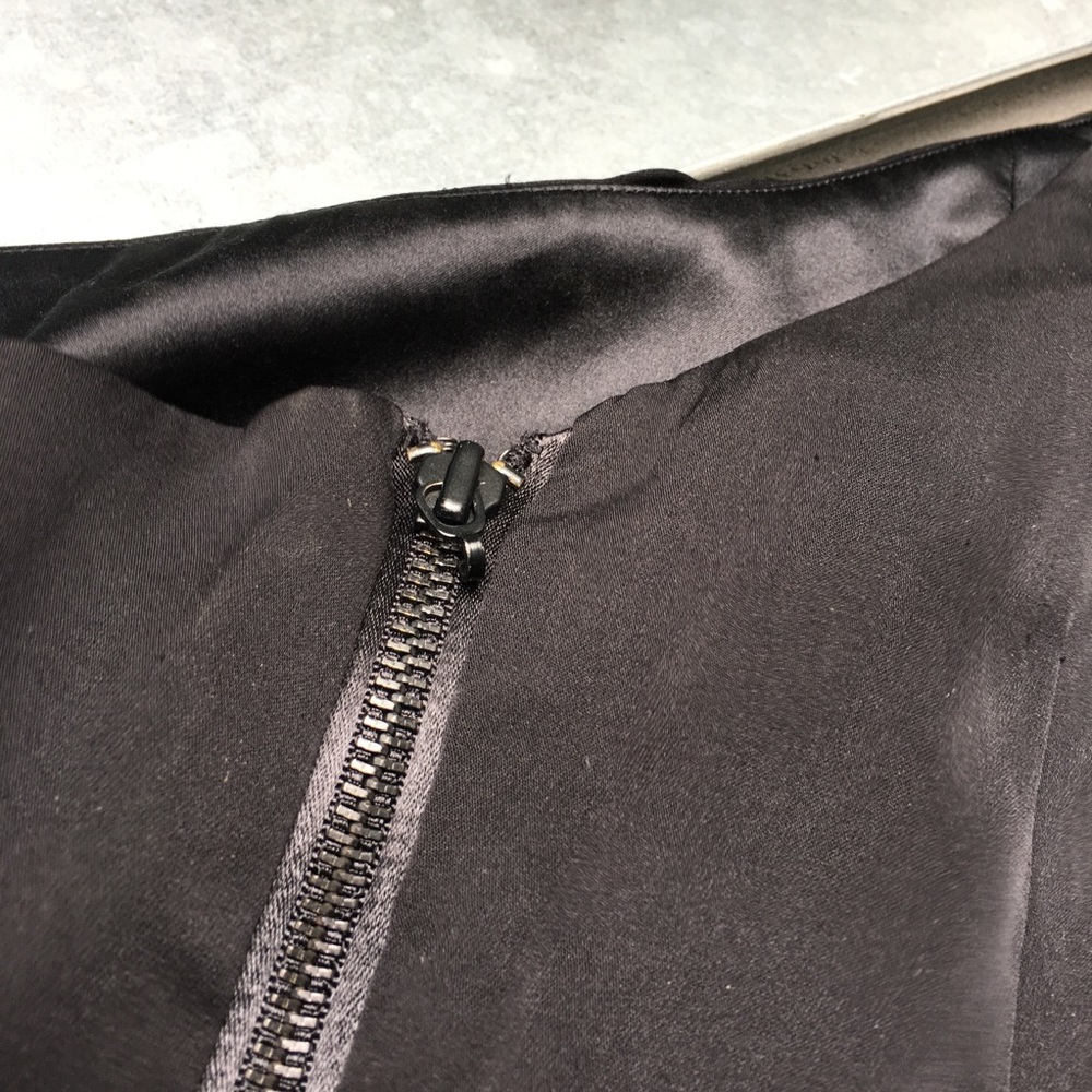 Alice & Olivia Flattering Dress - Picture 7 of 8